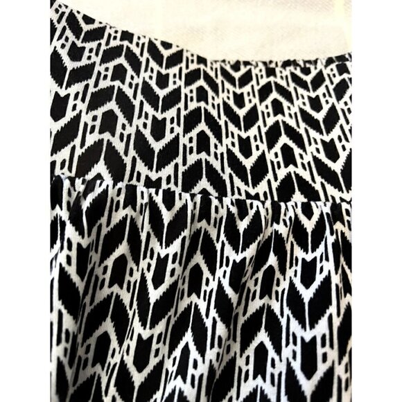 Women's Lane Bryant Plus Size Elastic Waist Black & White Skirt, Size 26/28R - Picture 4 of 6